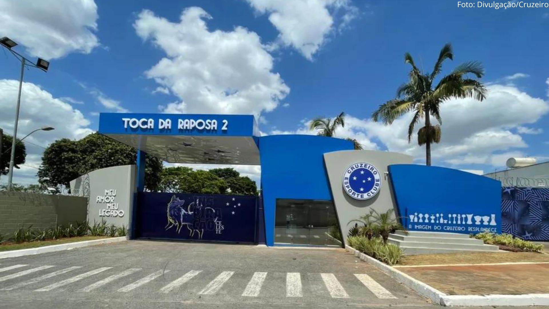 Cerca de 30 membros de torcidas organizadas do Cruzeiro invadem Toca da Raposa