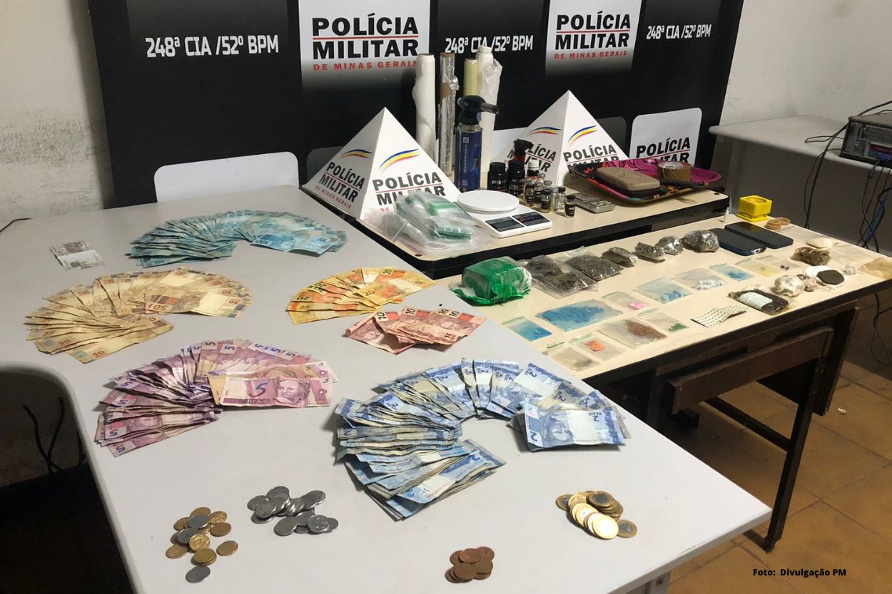 Jovem é preso com drogas, anabolizantes e 10 mil em dinheiro em Ouro Preto