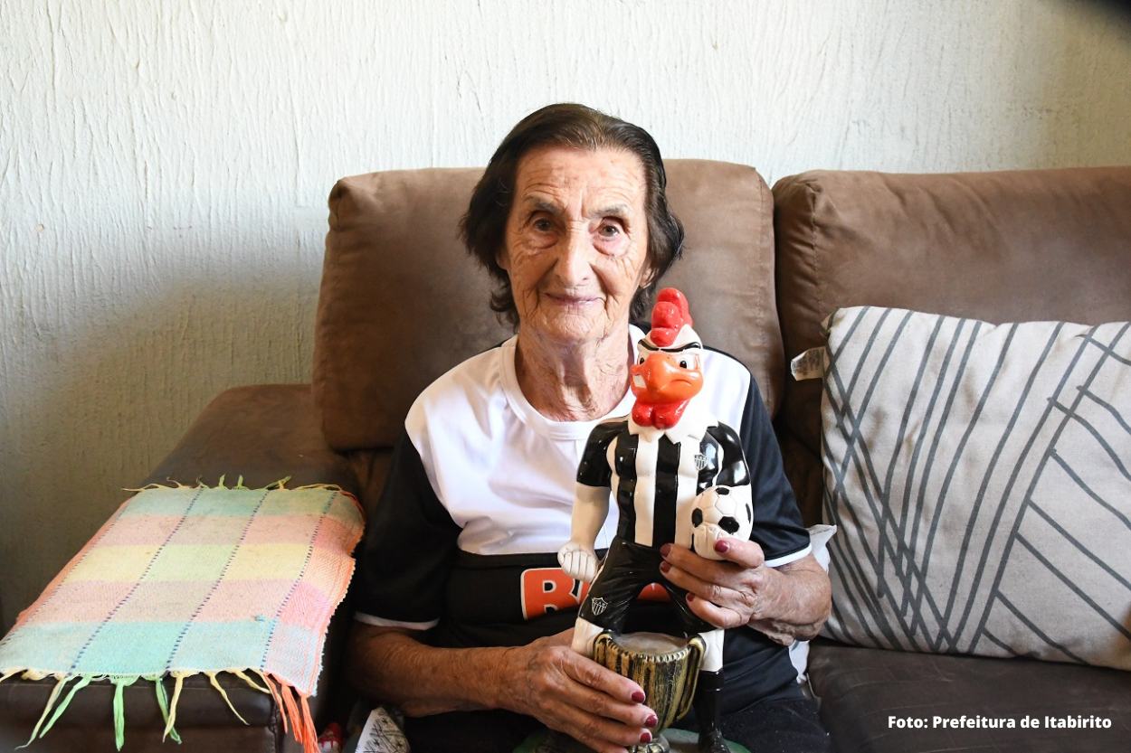 Atleticana de 92 anos conhecerá "Cidade do Galo" com ajuda da Prefeitura de Itabirito