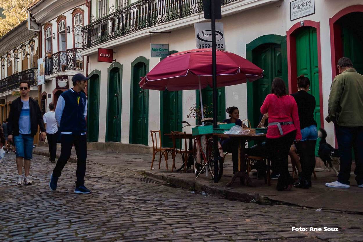 Lei que regulamenta mesas e cadeiras nas ruas é aprovada em Ouro Preto