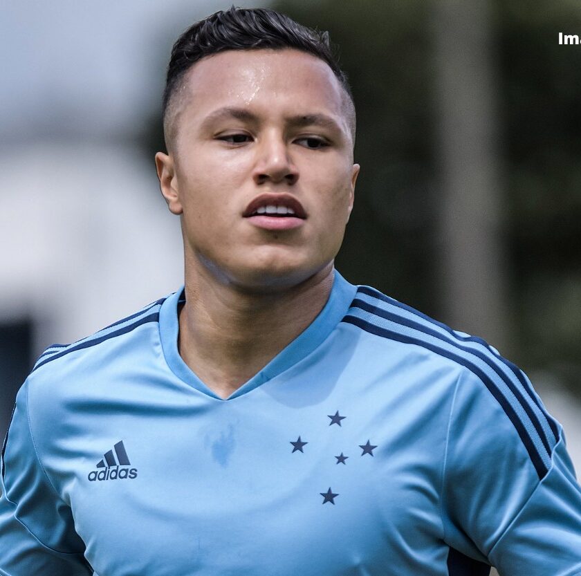 Marlon vendido? Entenda a situação do lateral do Cruzeiro