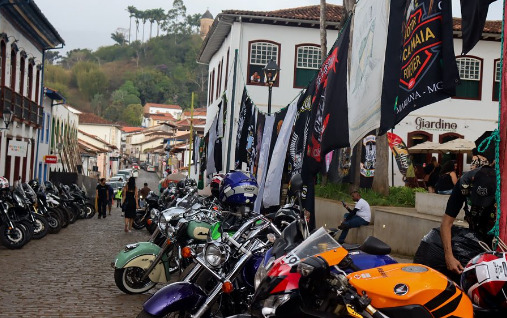 Encontro de motociclistas reúne 200 motoclubes em final de semana roqueiro em Mariana