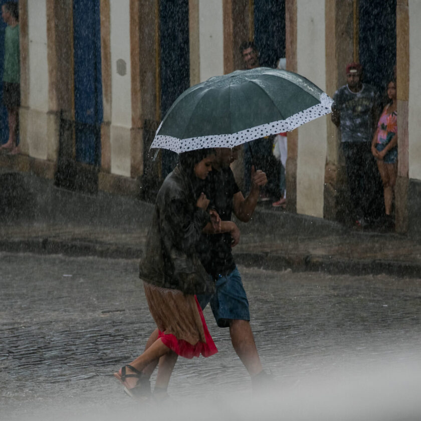 Defesa Civil de Ouro Preto emite alerta de chuvas intensas e Tempestades