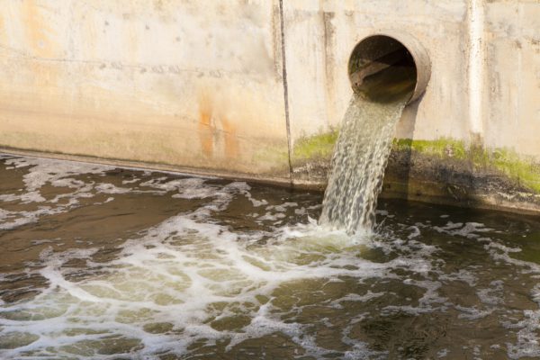 Ex-aluna da UFOP realiza pesquisa sobre saneamento em Ouro Preto