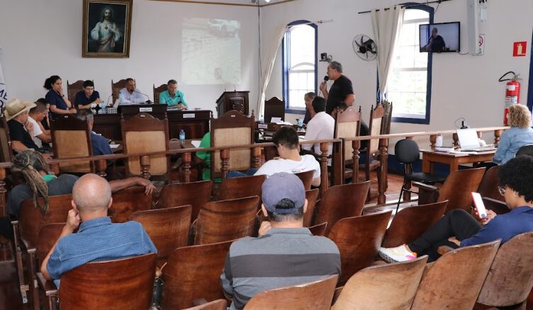 Câmara de Ouro Preto aprova orçamento, mas projetos do governo recebem vista 