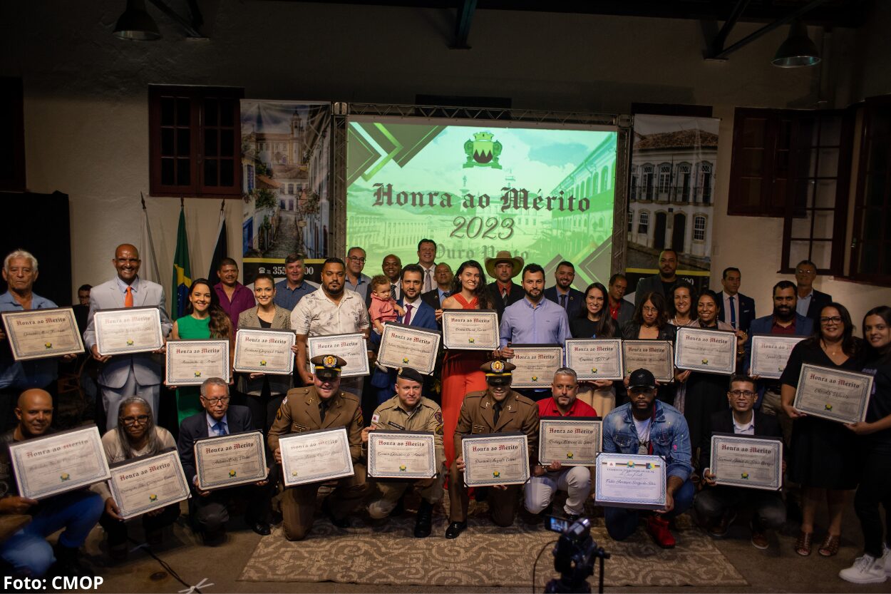 Entrega de diploma Honra ao Mérito em Ouro Preto