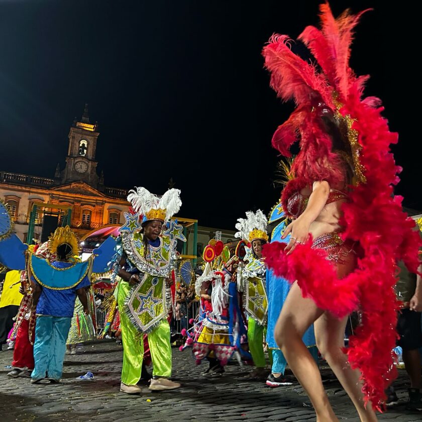 Dos morros e ladeiras para a Praça, o Carnaval de Ouro Preto mostra seu esplendor