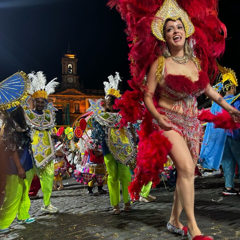 Dos morros e ladeiras para a Praça, o Carnaval de Ouro Preto mostra seu esplendor