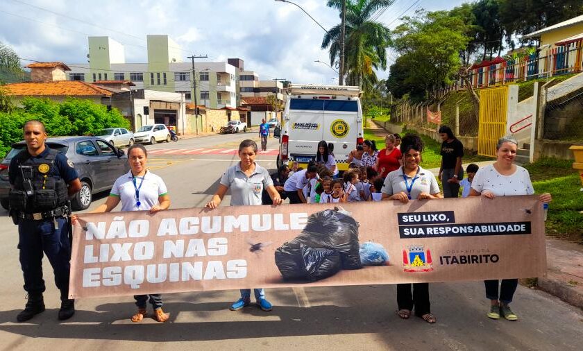Prefeitura de Itabirito promove passeata de conscientização sobre descarte correto de resíduos