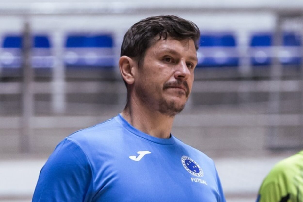 Cruzeiro Futsal demite treinador após sofrer goleada no RJ