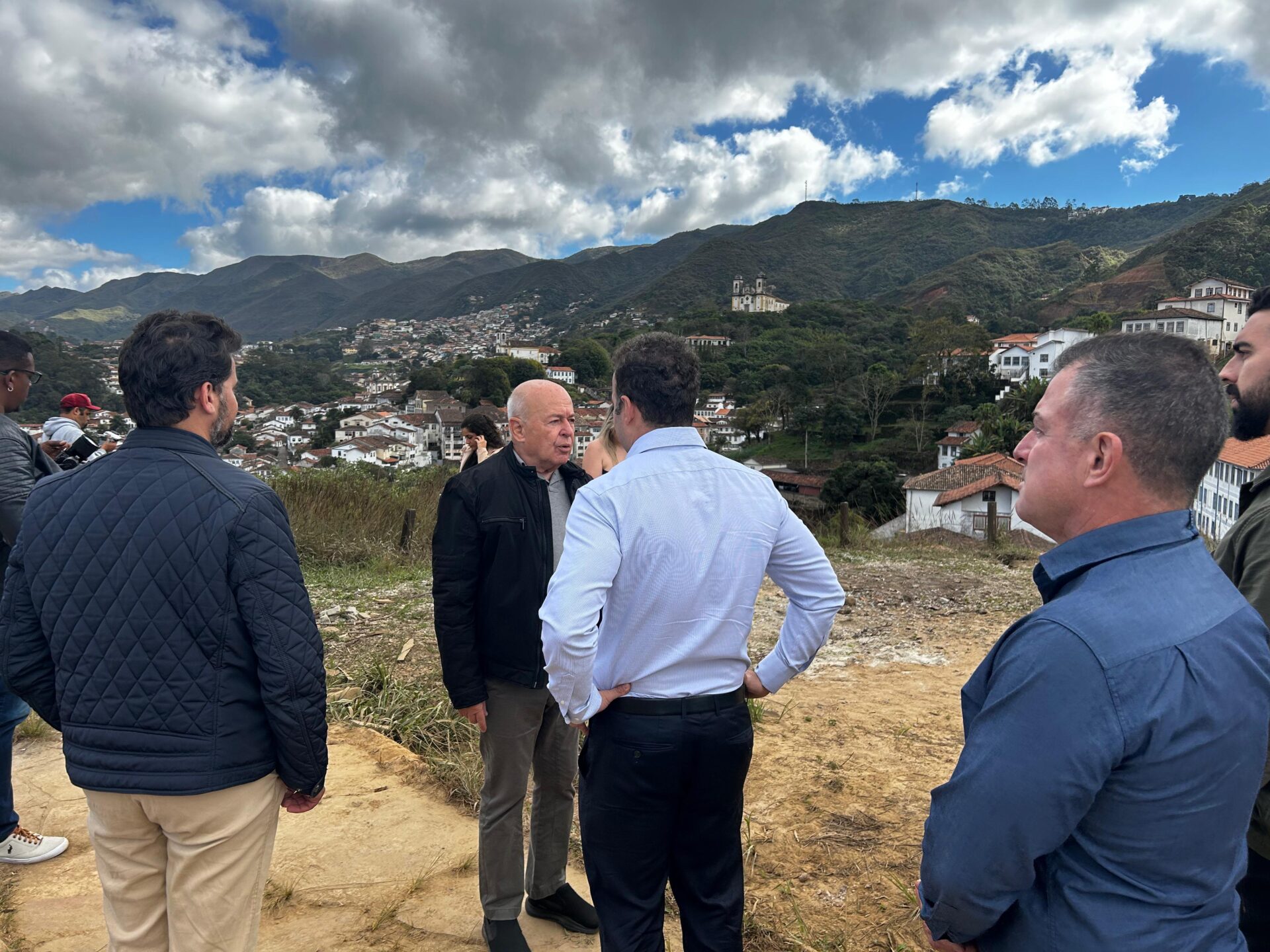 Ouro Preto: 'Com drenagem, Morro da Forca pode suportar estação chuvosa', celebra Angelo em visita da SEINFRA